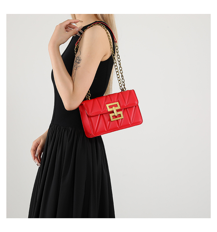A stylish commuter diamond-patterned lock buckle small square bag, a versatile commuter single-shoulder bag, a new 2024 model, a women's crossbody bag undefined