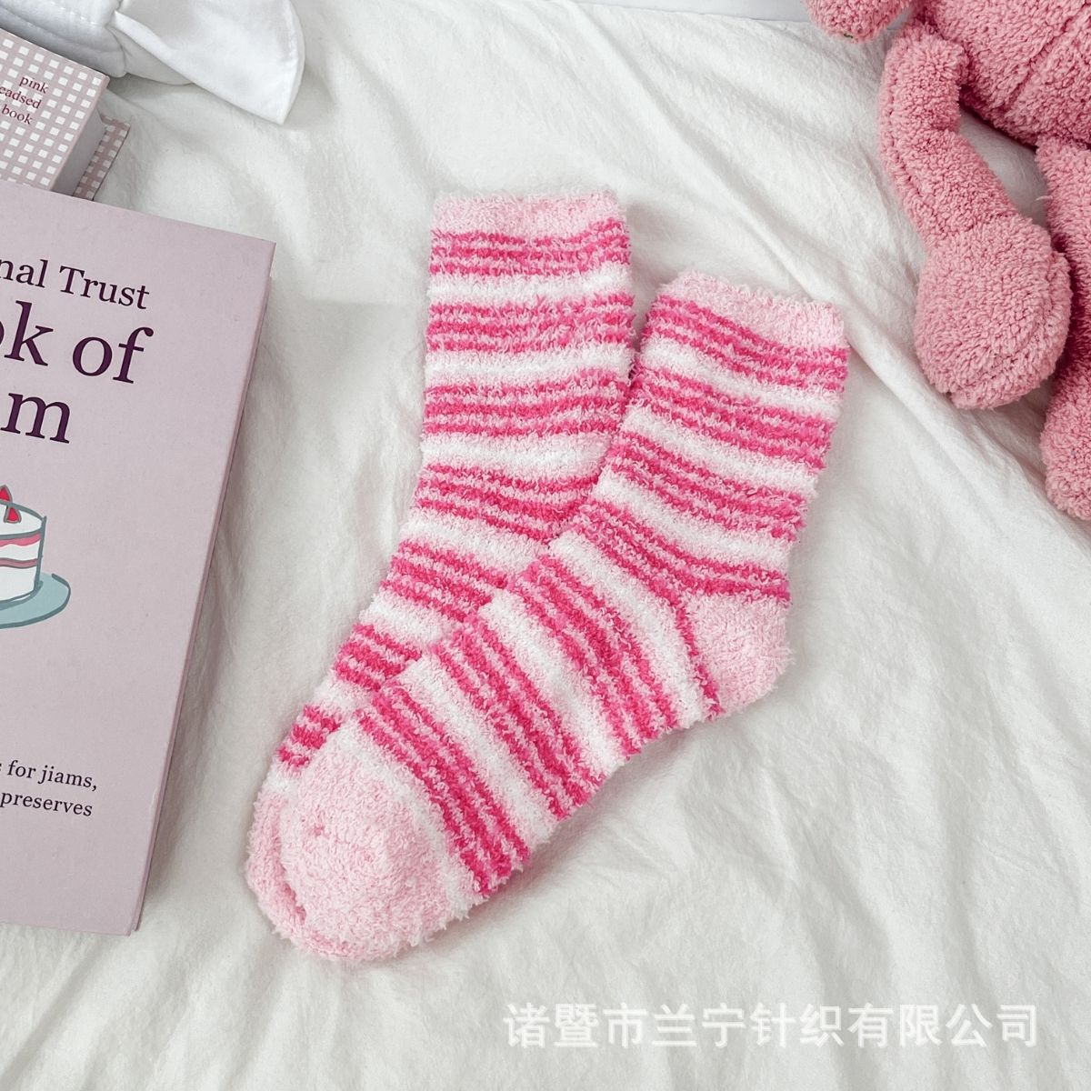 Calcetines de lana de coral sin pérdida de cabello Calcetines de piso de nicho rosa transfronterizo Calcetines de media lana de otoño e invierno para mujer Dormir en casa