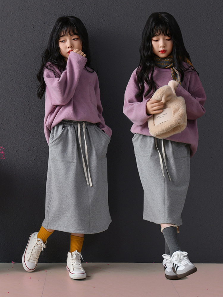 Traje de falda casual Han Fan para niñas Suéter de terciopelo polar suelto y simple, todo fósforo, cálido y casual