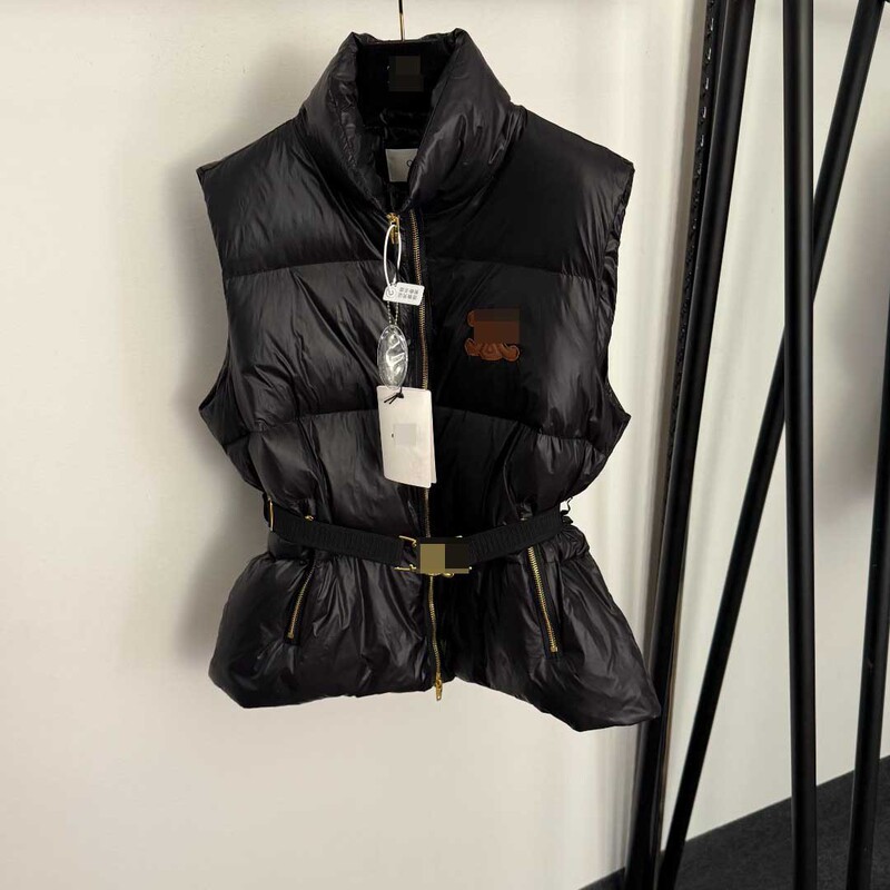 New Nanyou product: Triumpheur logo embroidered leather label, 90% white duck down filled down vest, sleeveless jacket New Nanyou product: Triumpheur logo embroidered leather label, 90% white duck down filled down vest, sleeveless jacket