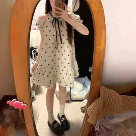 可爱甜美露肩波点连衣裙女夏季2026新款小个子气质蓬蓬短裙娃娃裙