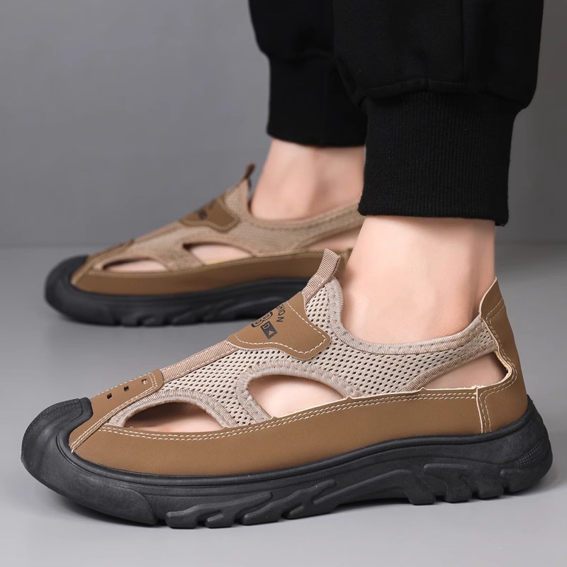Sandalias Baotou para hombre 2025 verano nuevo estilo malla tendencia zapatos de playa malla transpirable zapatos con agujeros de fondo suave hombres al por mayor