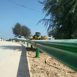 高速公路波形护栏板道路防撞护栏河边防护绿色喷塑双波三波乡村路