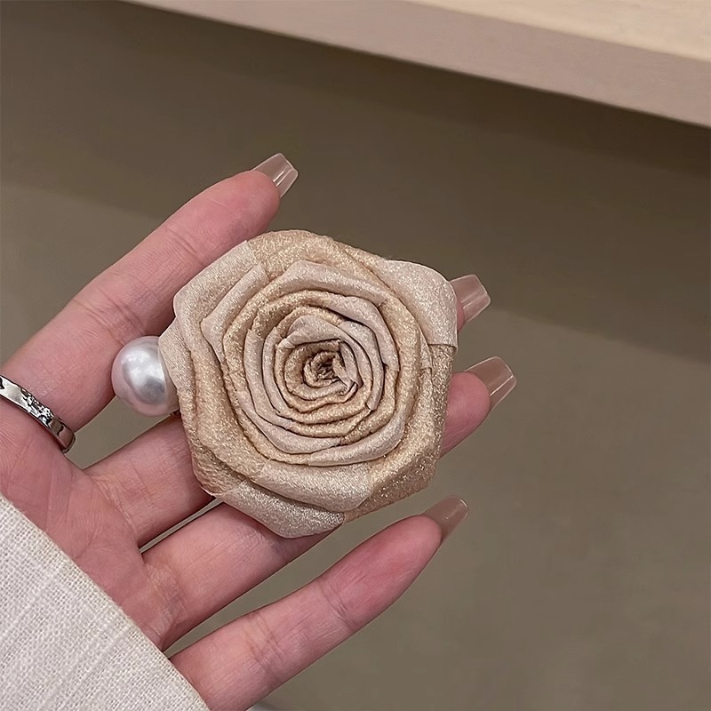 乾燥したバラはフランスの花を挟んで髪を挟みます。|undefined
