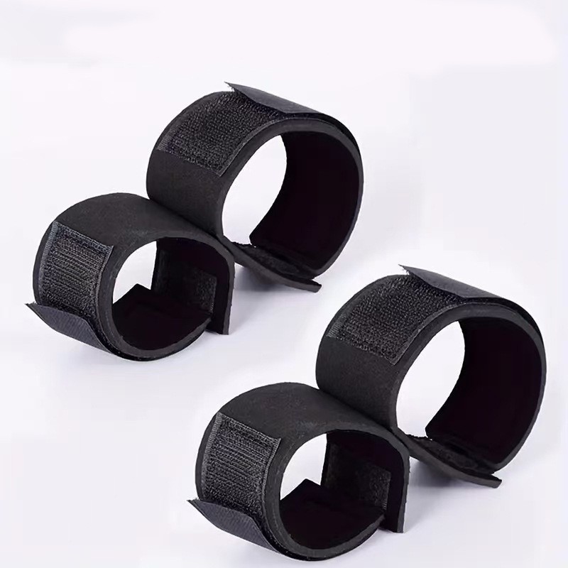 Restraint Set with Wrist and Thigh Cuffs, Red Bondage Accessories for Couples — detail image 3