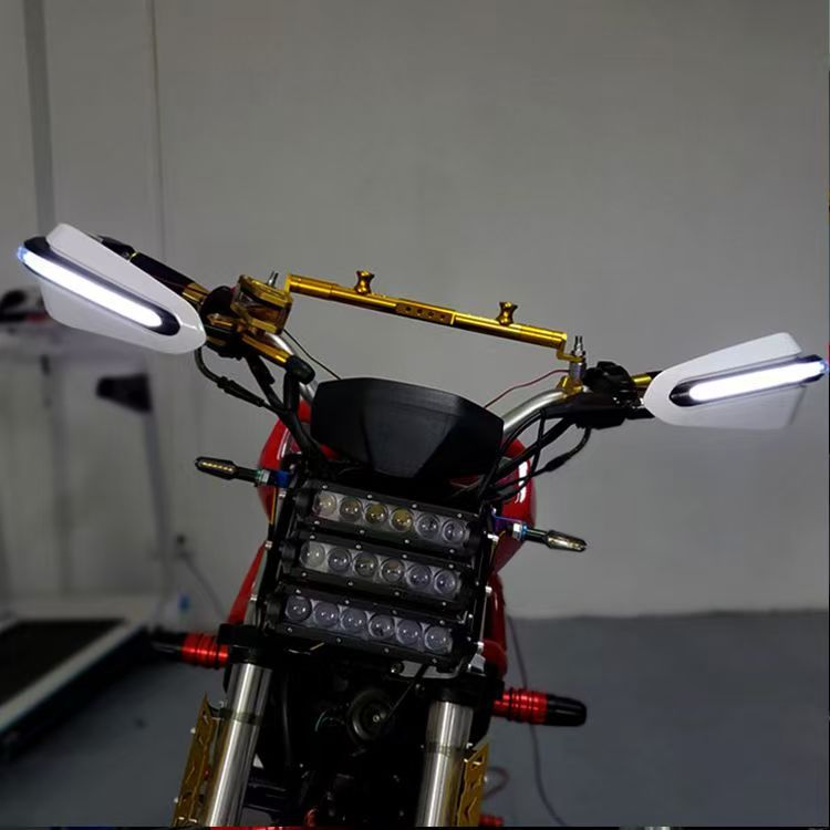 Protector de mano para automóviles eléctricos transfronterizos y motocicletas modificadas MSX125 pequeño mono y similares con lámpara diurna LED