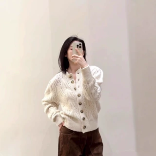 法式针织开衫女秋冬慵懒风手工钩编镂空花瓣边圆领针织开衫毛衣女