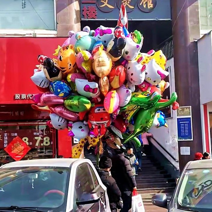 飘空气球批发 厂家直销公园摆摊街卖升空气球会飞的 卡通气球