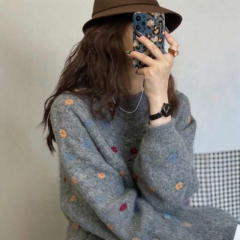 Gray vintage round-neck layered knit sweater for women, 2026 autumn and winter new style, casual and stylish, age-reducing and slimming top Gray vintage round-neck layered knit sweater for women, 2026 autumn and winter new style, casual and stylish, age-reducing and slimming top