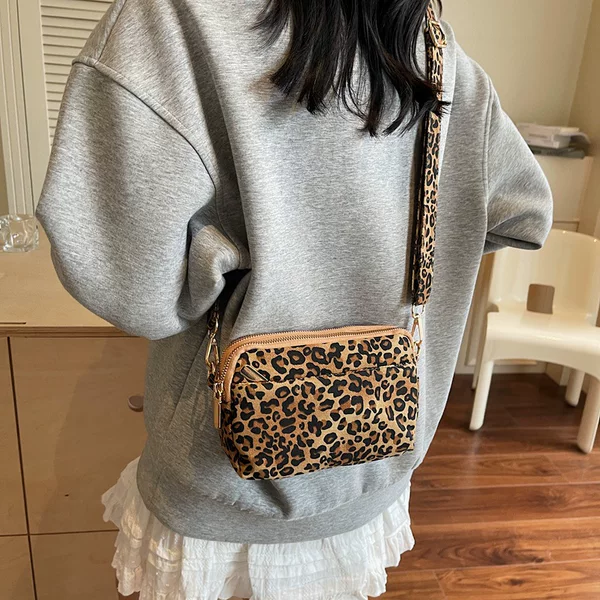 New European and American fashion leopard print water-resistant makeup bag, large-capacity cosmetic storage bag, portable travel storage bag