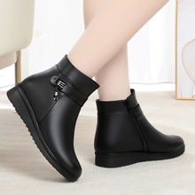 百搭气质软底女靴2025新款时尚冬季尖头侧拉链短靴绒里保暖妈妈靴