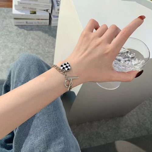Niche design checkerboard love pendant necklace women's bracelet set trendy cool accessories women's summer clavicle chain
