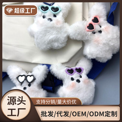 よく売れています。白い犬のぬいぐるみは桃の心のメガネをかけます。