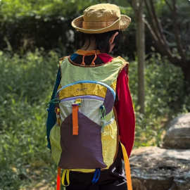 幼儿园儿童书包2025新款日系拼色女孩出游双肩包超轻时尚男生背包