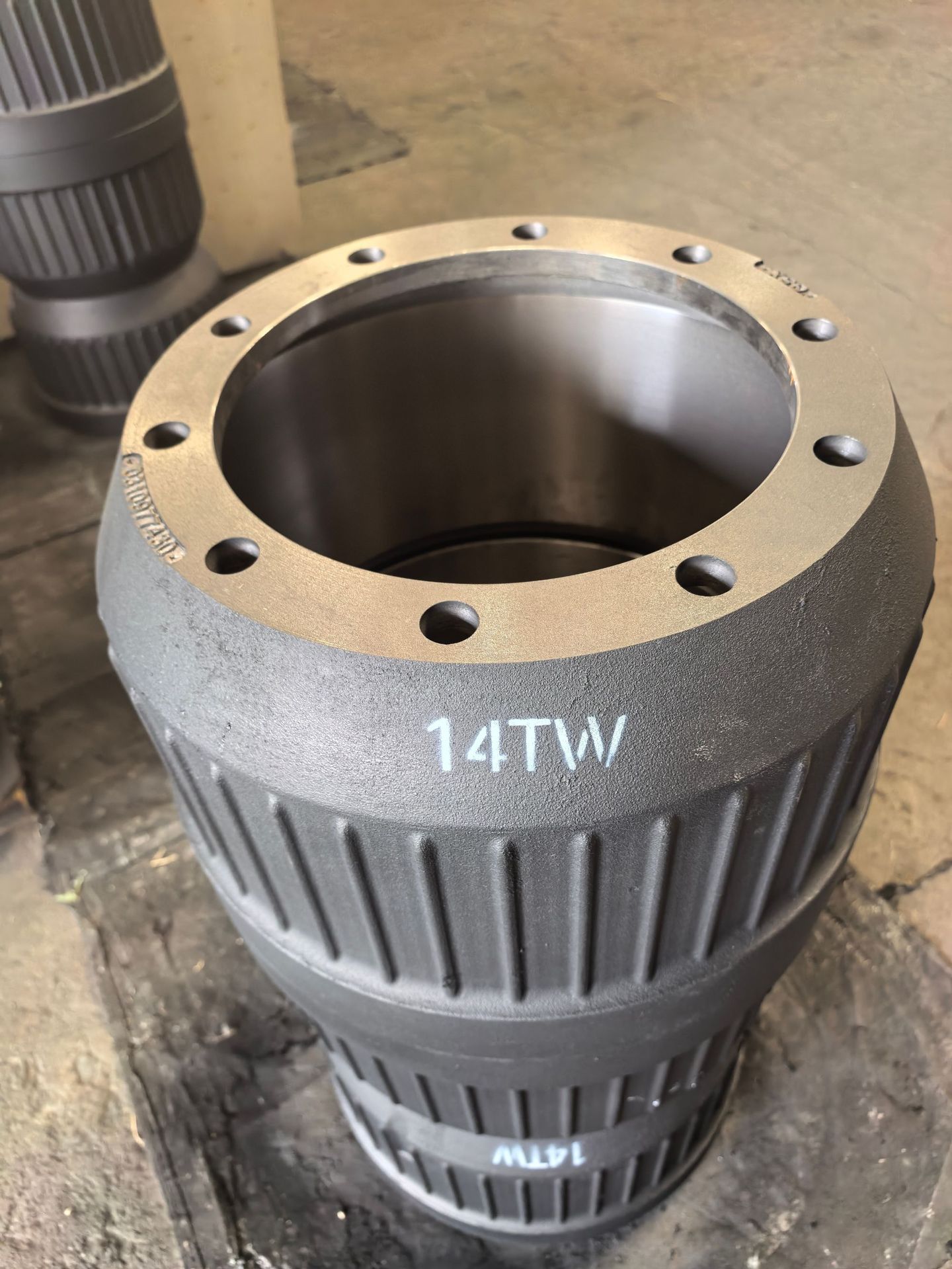 MAN81501100144 car brake drum, German-made gray iron, BPW brake disc, BENZ brake drum modification
