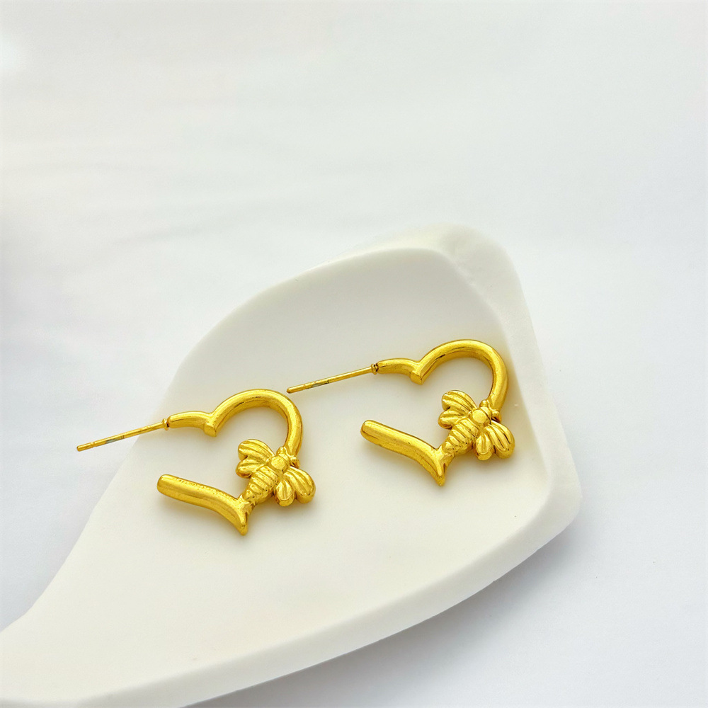1 Pair Heart Shape Bee Classic Style 304 Stainless Steel Ear Studs display picture 4