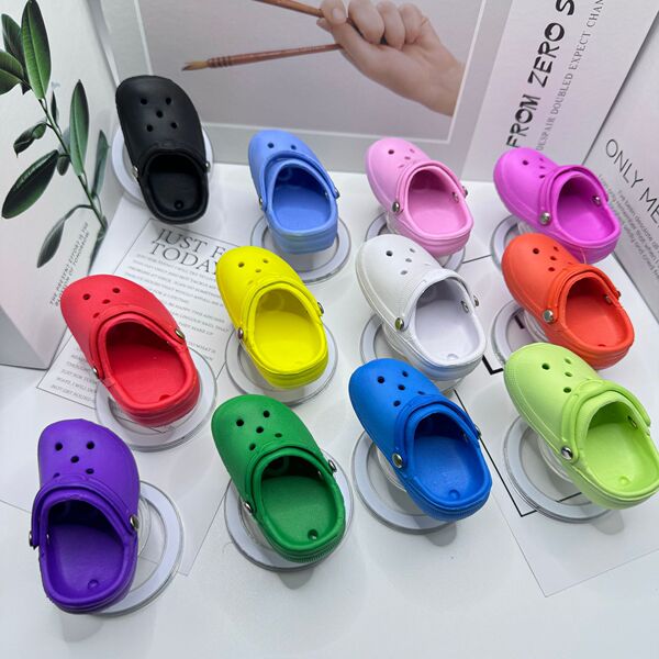 Three dimensional cute sandals