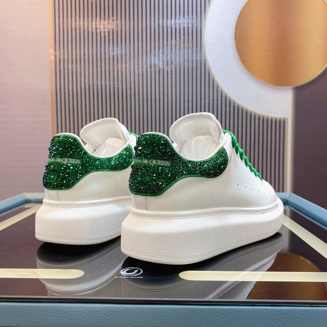 Versión superior de gama alta brillante diamante McQueen blanco zapatos de las mujeres flash diamante piel de vaca gruesa inferior aumento versátil deportes par zapatos casuales hombres