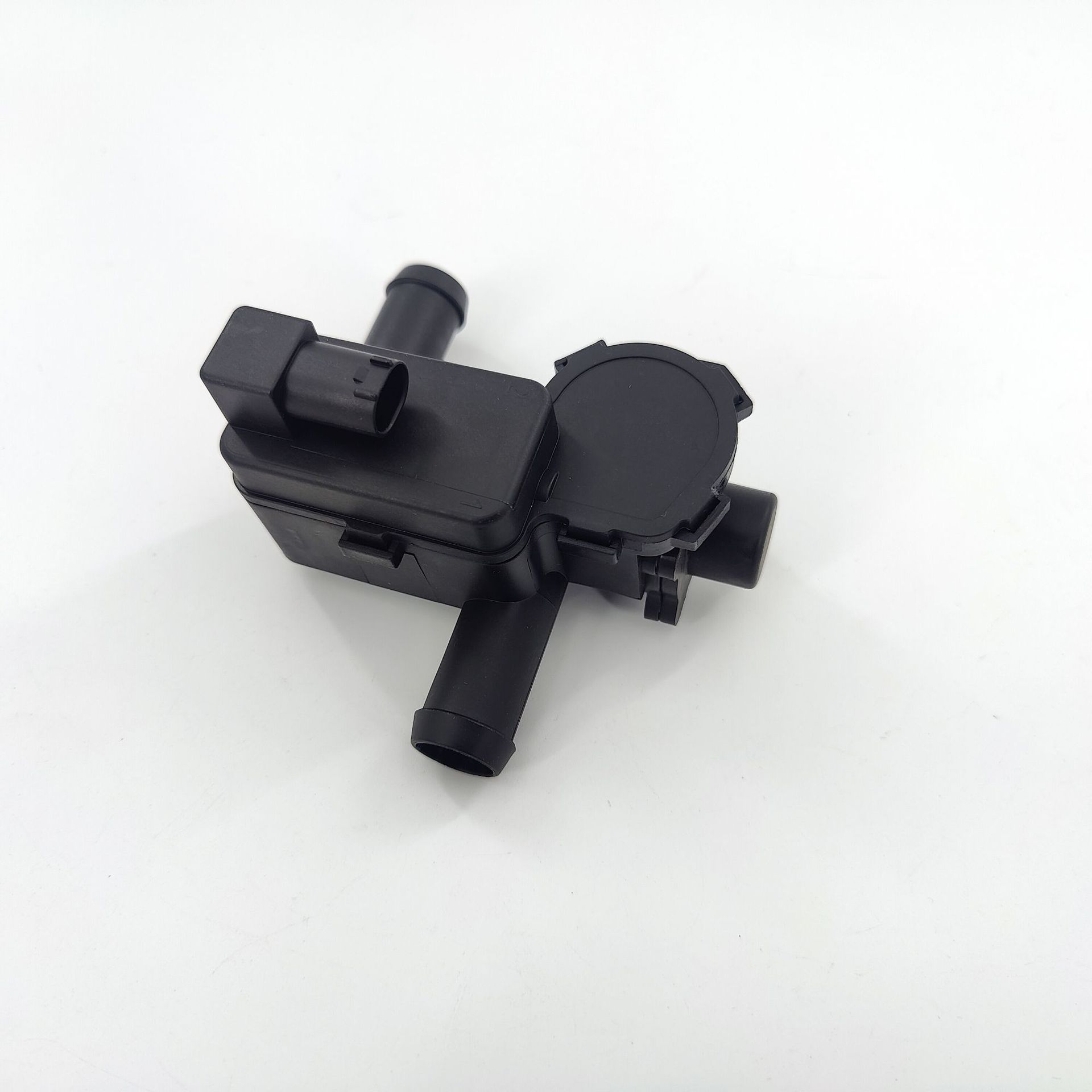 7PP819810A heater water pump 121720 is suitable for automotive parts, auxiliary water pump, heater control solenoid valve