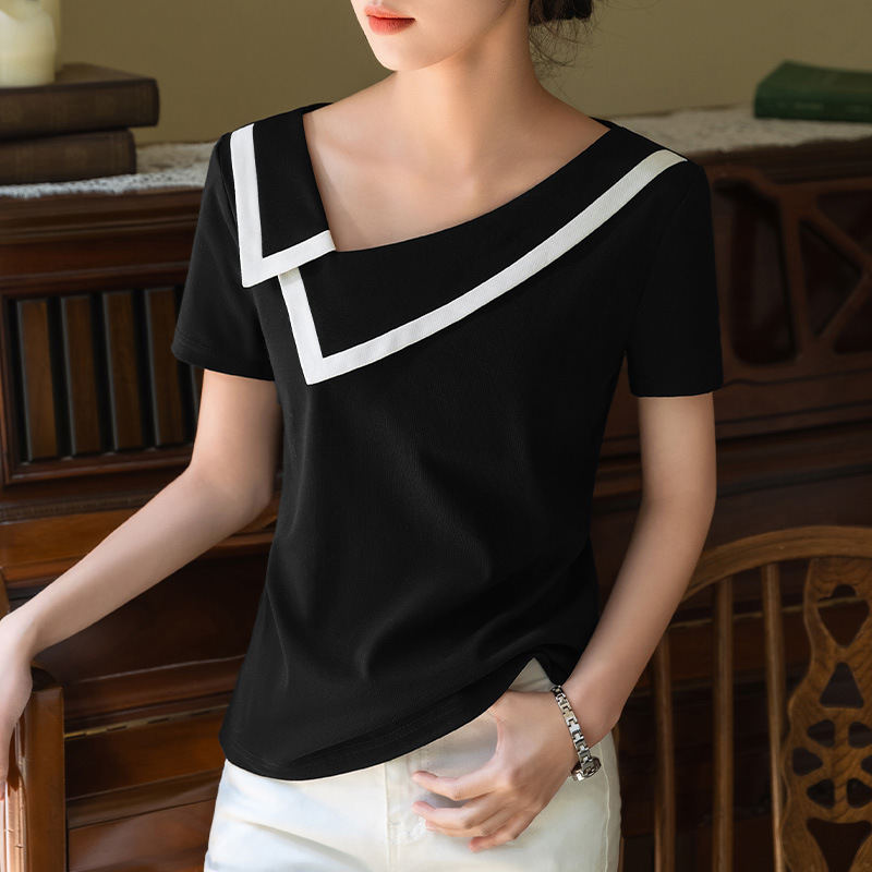 Camiseta de manga corta para mujer, estilo nuevo de verano 2025, camiseta de algodón con cuello en V y hombros caídos estilo francés con diseño de cuello en contraste de color.