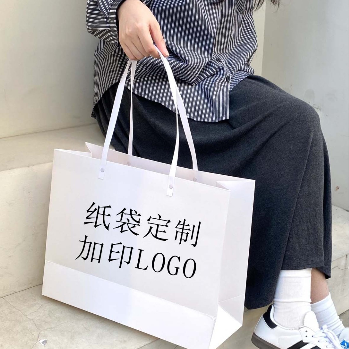白卡纸袋定制logo高级感服装店手提袋应援节日礼品袋牛皮纸小批量