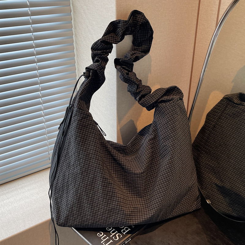 Korean Niche Waffle Texture Single Shoulder Tote Bag For Women, Large Capacity Casual Literary Pleated Shoulder Crossbody Bag For Summer - Thumbnail 4