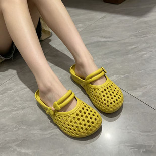 �r����������W�����ЬŮ�ļ����mһ�_��ͨ����Ь�����⴩���^��