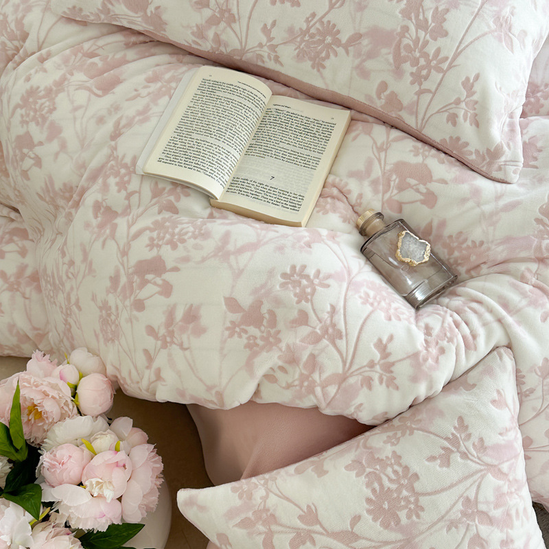 Luz de lujo americano tallado sábanas de seda de cuatro piezas de seda de coral de cuatro piezas de seda de leche de cuatro piezas de sábanas de seda de bebé sábanas de cama