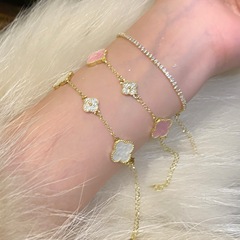 本物の金メッキジルコンの貝母の花のブレスレットは小さくて清新で、軽くて豪華です。