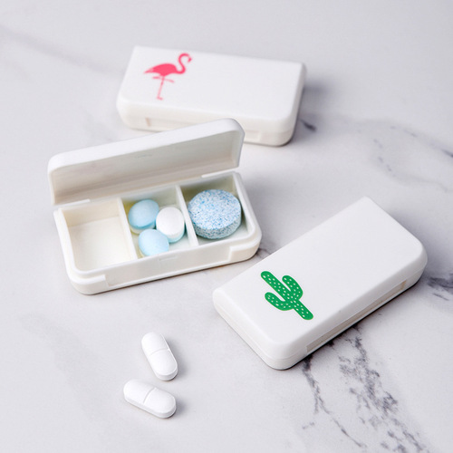 Home portable 3-compartment small pill box, mini medicine storage box, sealed portable medicine box, travel pill box