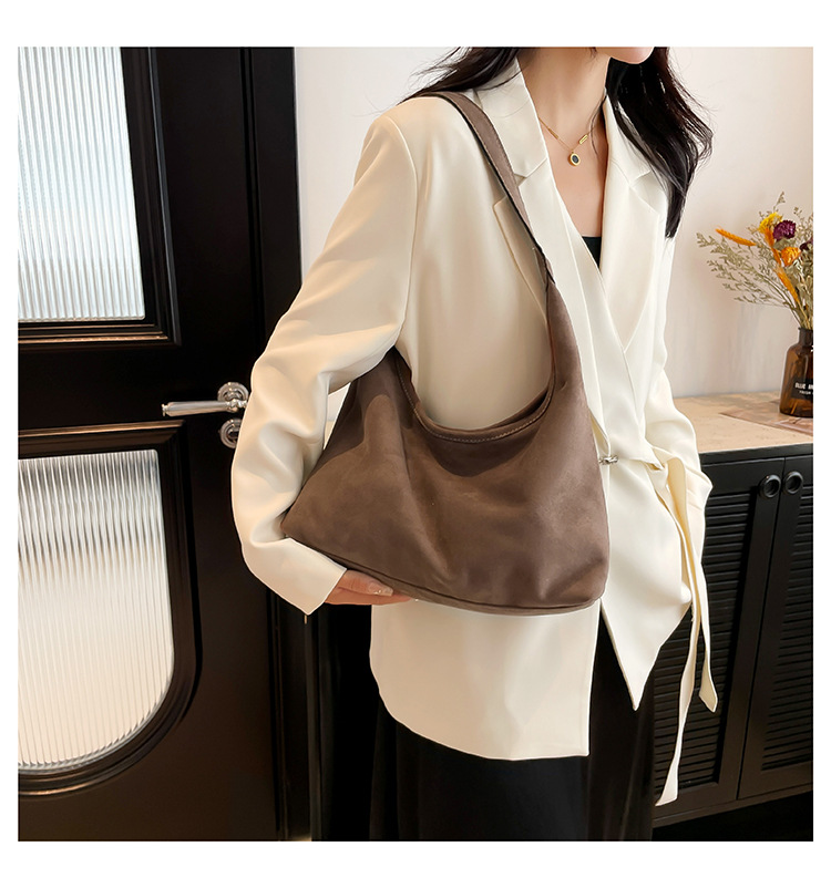 Retro casual commuting large-capacity bag for women, 2024 new autumn and winter suede tote bag, niche casual single-shoulder bag undefined