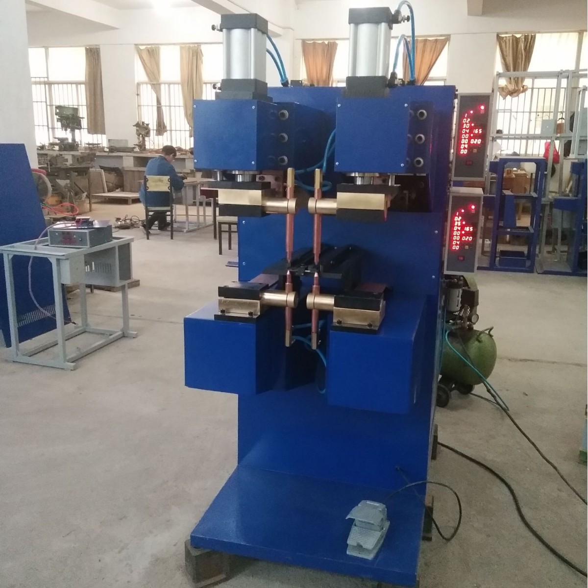 供应双头点焊机P1340Q-2秉承先进的数码控制理念