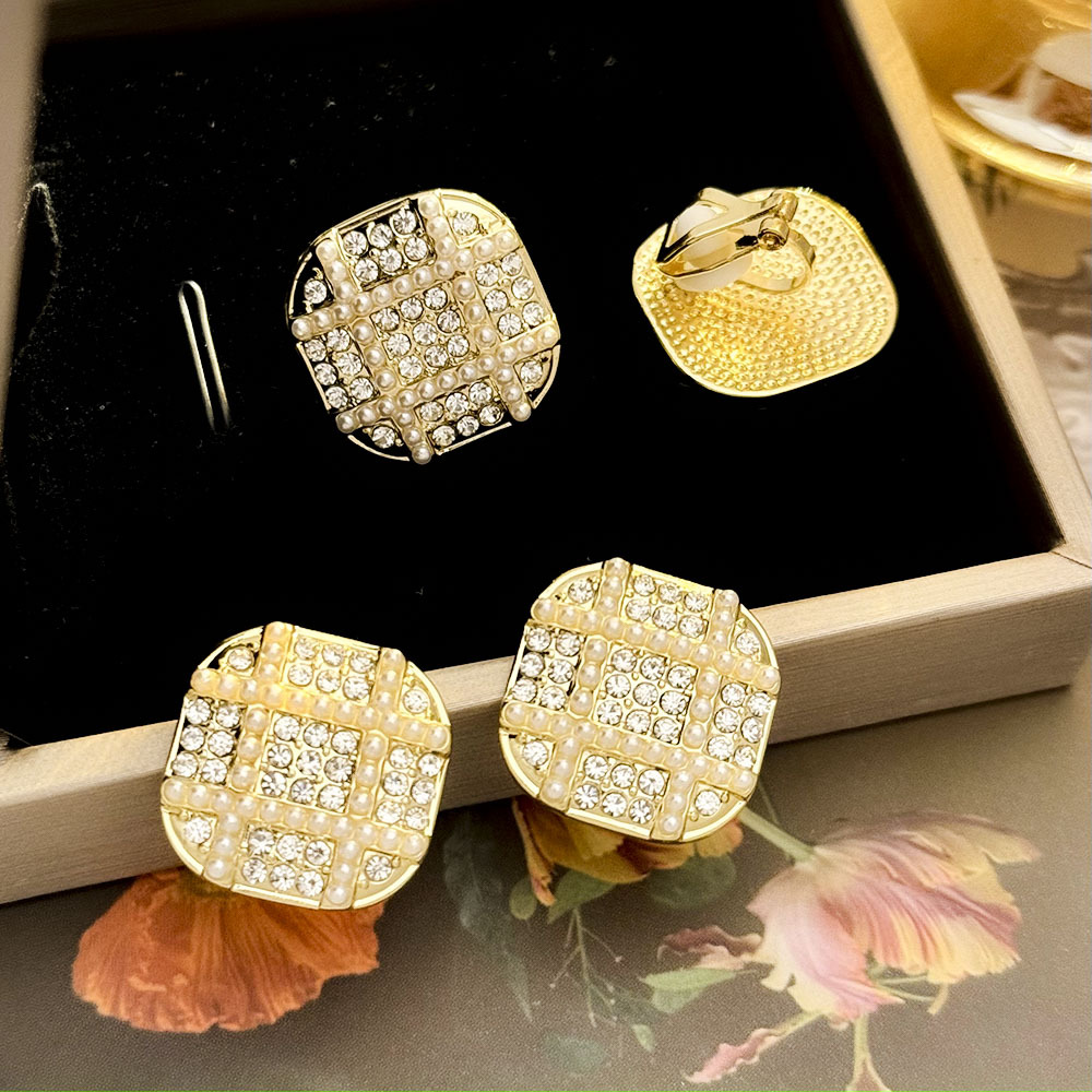 Pendientes geométricos de perlas con incrustaciones de diamantes coreanos sin orejas perforadas Pendientes de temperamento de nicho de alta gama Pendientes simples de moda de lujo ligero