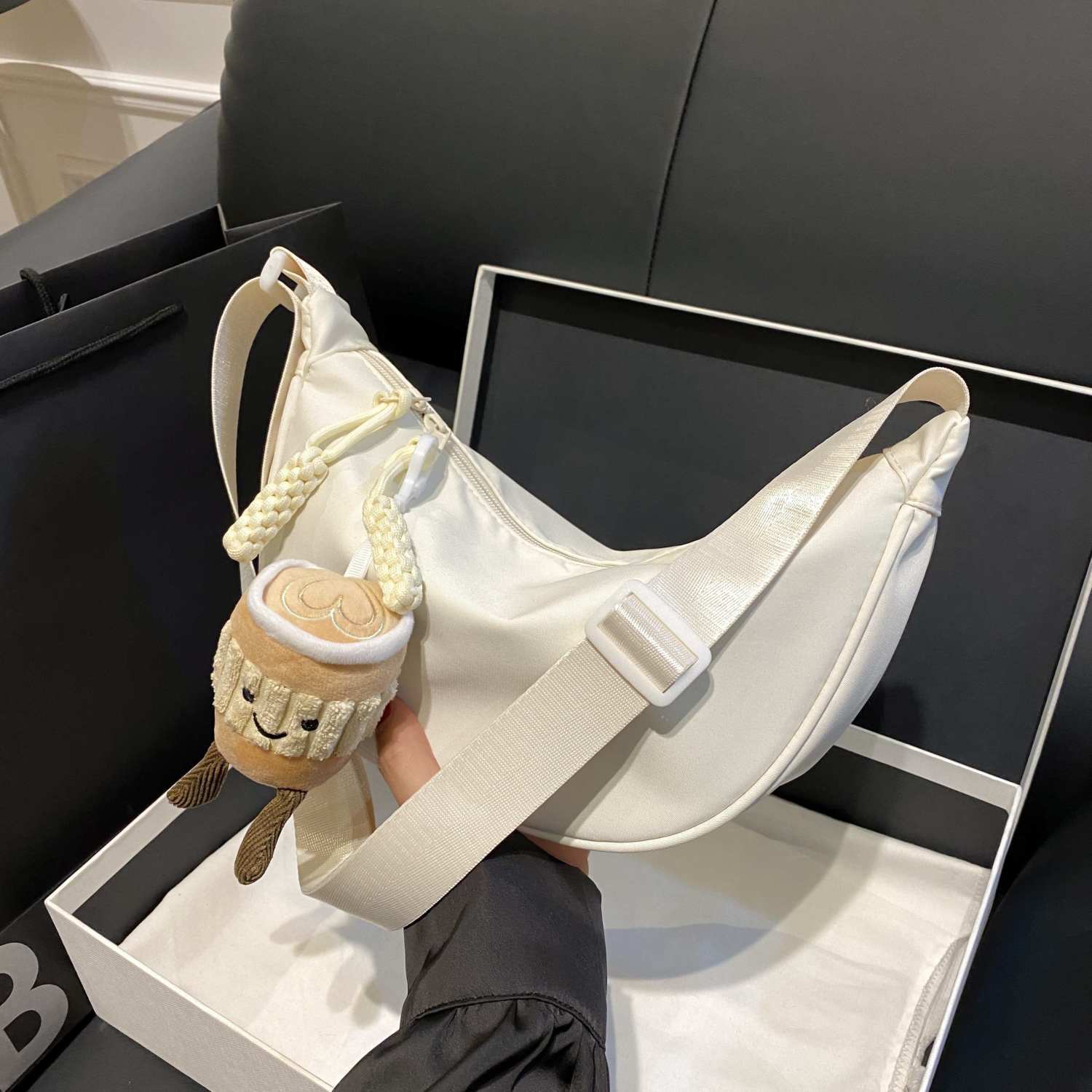 Dopamine Crescent Dumpling Bag 2023 New Easiest for Match Candy Color Crossbody Bag Women's Casual Lightweight Shoulder Small Shoulder Bag