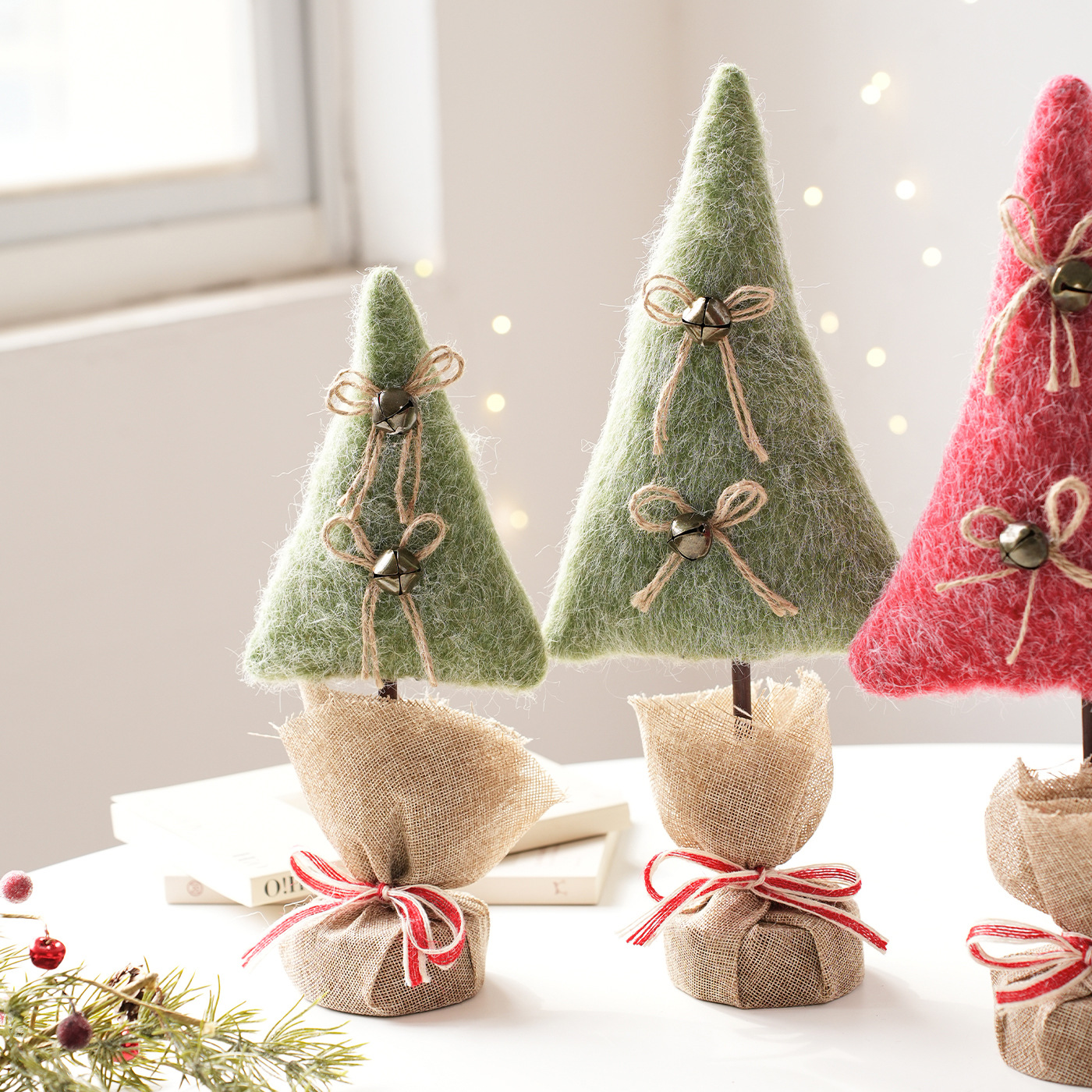Nuevos productos de fieltro árbol de Navidad arco de tela de escritorio decoración pequeña decoración de Navidad diseño