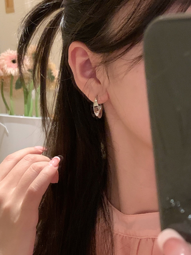 Orecchini a clip minimalisti cerchio donna gioielli design eleganti_voghion.com