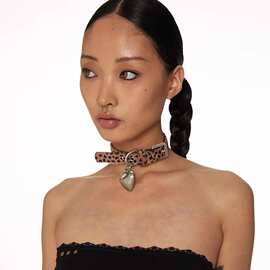 小众朋克设计品牌重工酷迷彩豹纹马毛做旧爱心项圈设计项链颈饰女