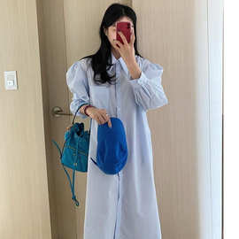 韩国chic春季洋气软蓝条纹翻领单排扣宽松灯笼袖衬衫式连衣裙