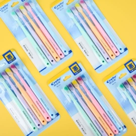 牙膏;漱口水;牙刷