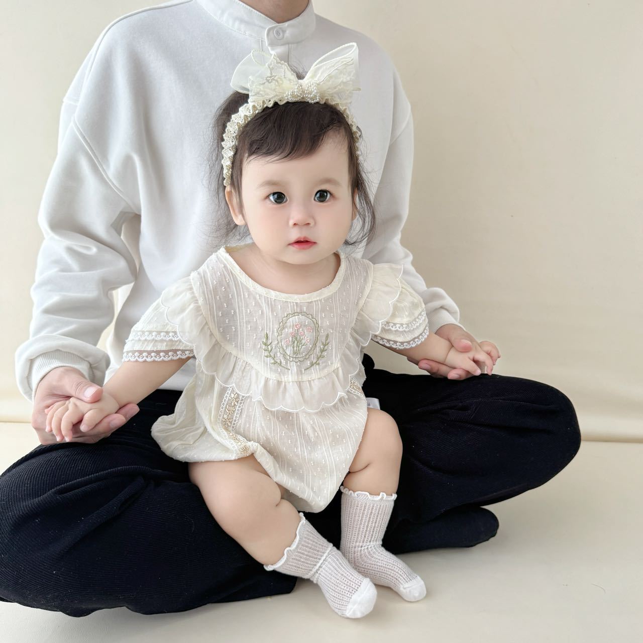 Ropa de bebé, ropa de verano, ropa de estilo occidental súper linda, mameluco de manga corta de hilo de red de verano, banquete de cien días, gatee de princesa para bebés