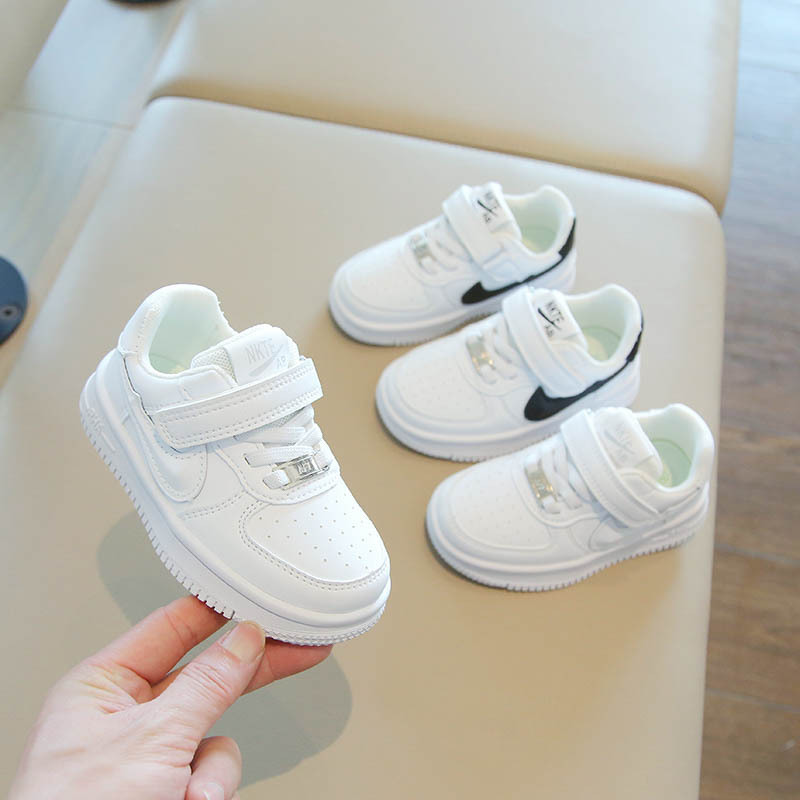Boys' leather AJ board shoes 2025 spring new air force one board shoes wholesale girls Korean solid color white shoes Boys' leather AJ board shoes 2025 spring new air force one board shoes wholesale girls Korean solid color white shoes