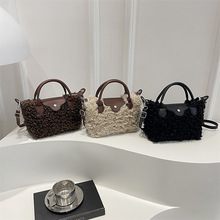 2025�����¿�ɐ�ë�q����Ů�r��С�����nϵëë��������б���