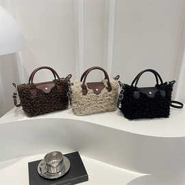 2025冬季新款可爱毛绒包包女时尚小方包韩系毛毛手提包洋气斜挎包