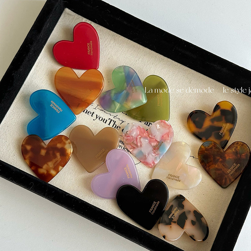 Autumn and Winter Japanese and Korean new sweet purple blue milky white black green love acrylic hairpin leopard texture heart-shaped side clip