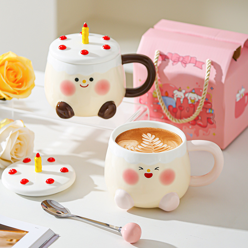 Taza de pastel de dibujos animados creativos Regalo de cumpleaños Regalo de mano Taza de cerámica Taza de agua linda de alto valor Taza con tapa