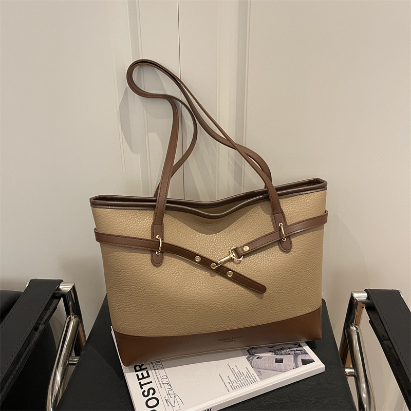 Bolsa de mano casual de gran capacidad para mujeres 2026 primavera nueva bolsa de hombro simple de color para trabajar bolsa de brazo