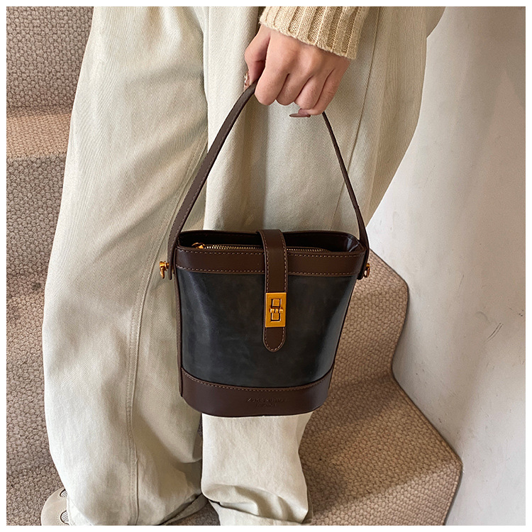 A retro color-blocking and textured hand-held bucket bag for women, a new 2024 trendy and fashionable small bag, a crossbody bag undefined