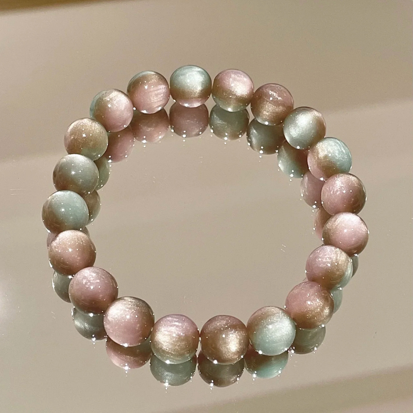 Braccialetto originale Iceberry con ciondoli sottili, glitter fini, resina marrone, perline rotonde sfumate, rosa Madagascar_voghion.com