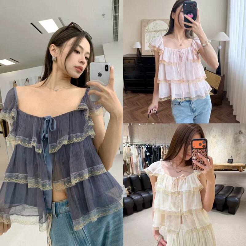 French-style short-sleeved thin top with sweet and gentle lace trim, lightweight square-neck blouse with small flutter sleeves