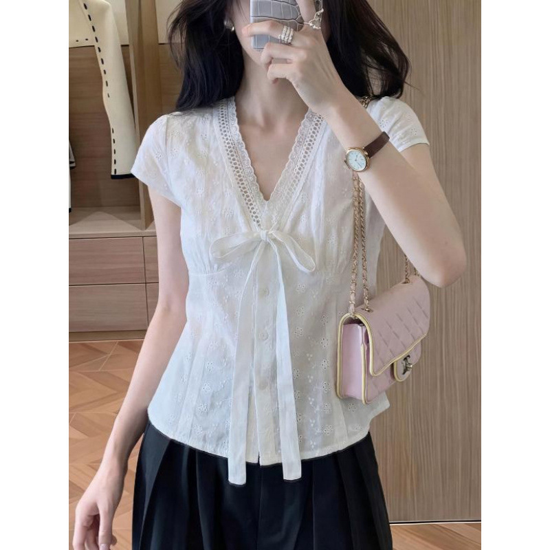 French-Style V-Neck Embroidered Shirt for Women, Summer Versatile Wear, Suitable for Commuting, Waist-Cinching, Slimming Short-Sleeve Top French-Style V-Neck Embroidered Shirt for Women, Summer Versatile Wear, Suitable for Commuting, Waist-Cinching, Slimming Short-Sleeve Top